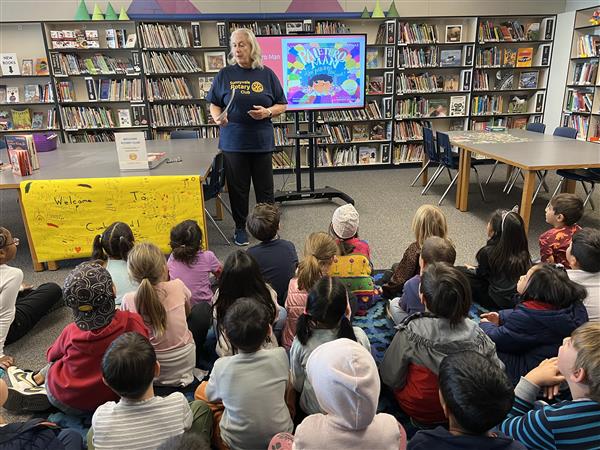 Sunnyvale Rotary Club visitor reading to 1st graders